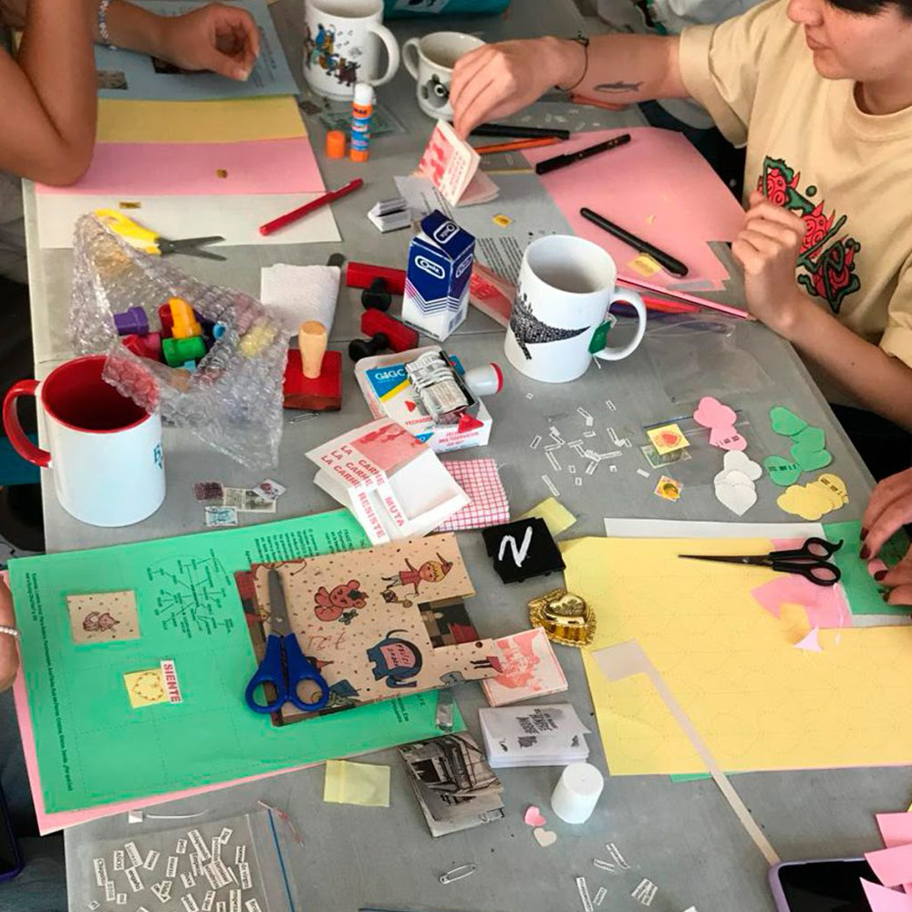 Taller sobre el doblez y hacer(se) libro: creación de artefactos editoriales